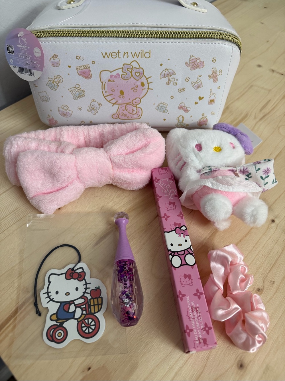 Hello Kitty Kids Beauty Set - 7 pieces NWT